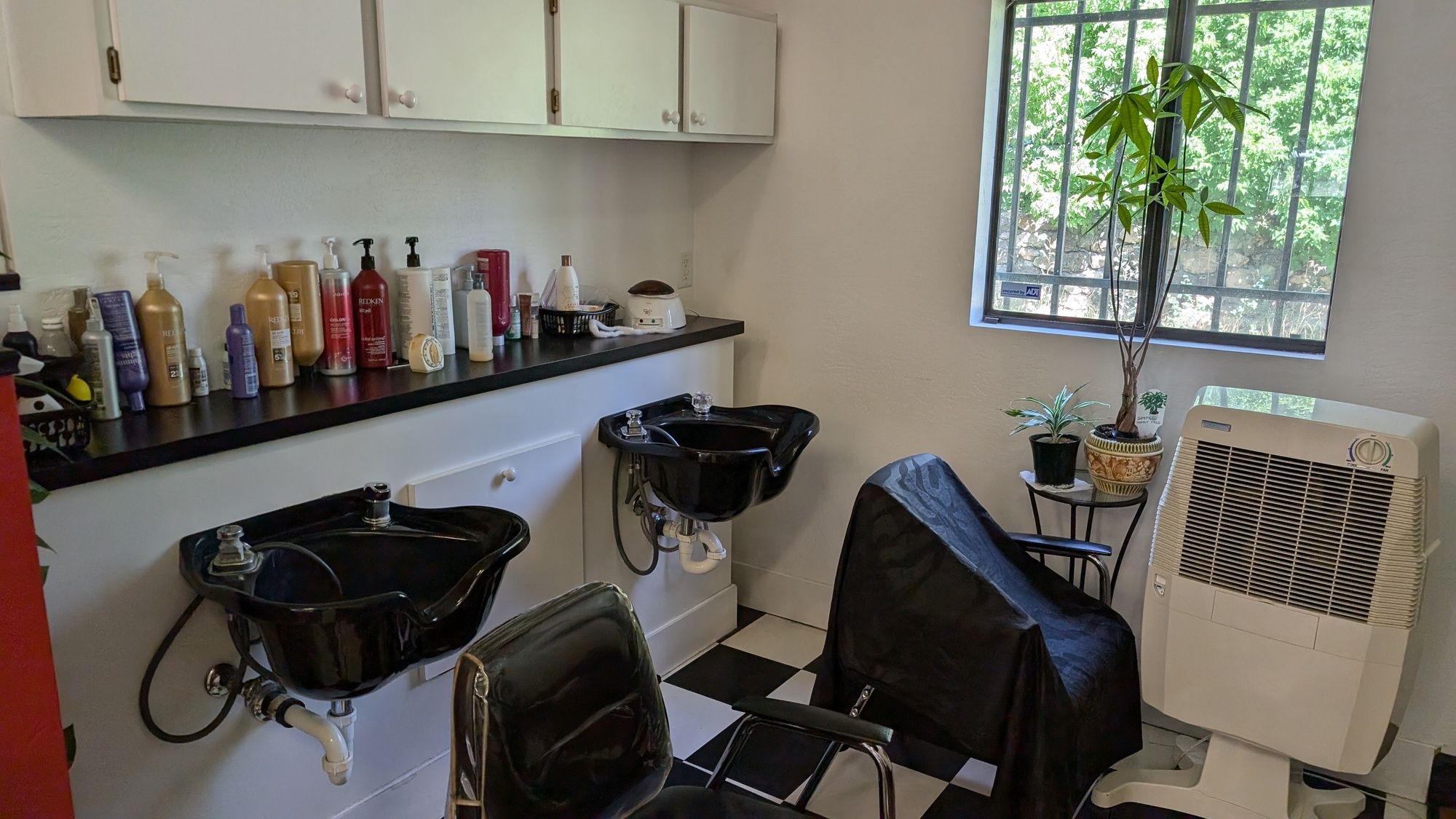 Fully Built-Out Salon Suite